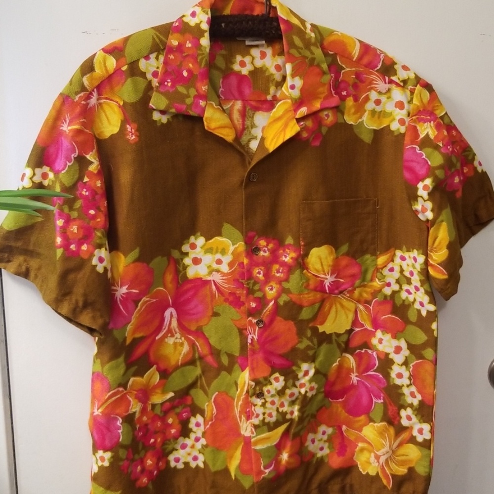 VINTAGE MENS HAWAIIN SHIRT